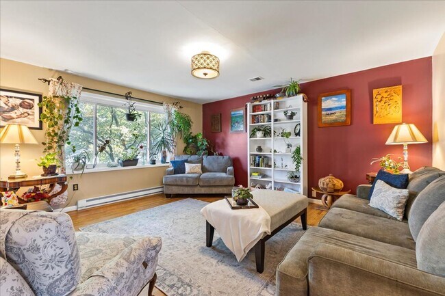 Building Photo - Beautiful Detached Home in Prime Salisbury...