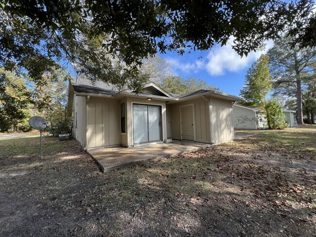 Building Photo - 155 E Lakemont Dr