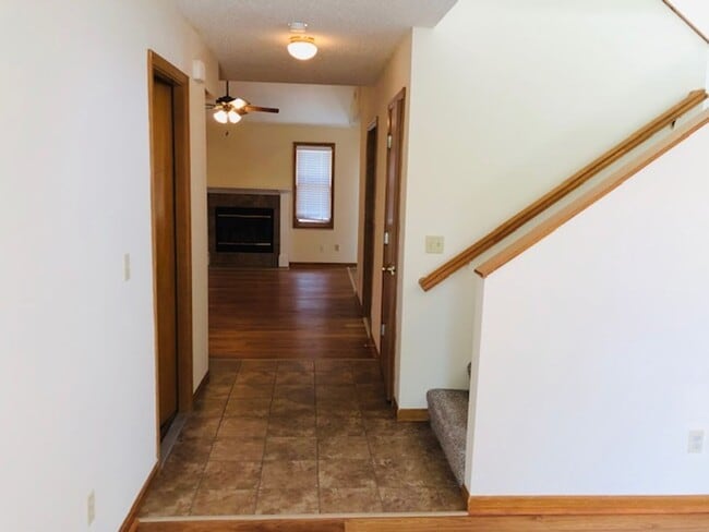 Building Photo - Updated 3 bed 2 bath with 2 car garage and a pool!