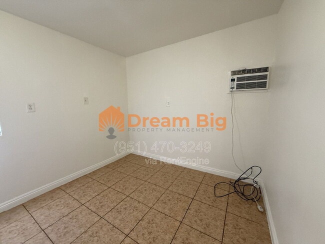 Building Photo - 14653 Washington Dr