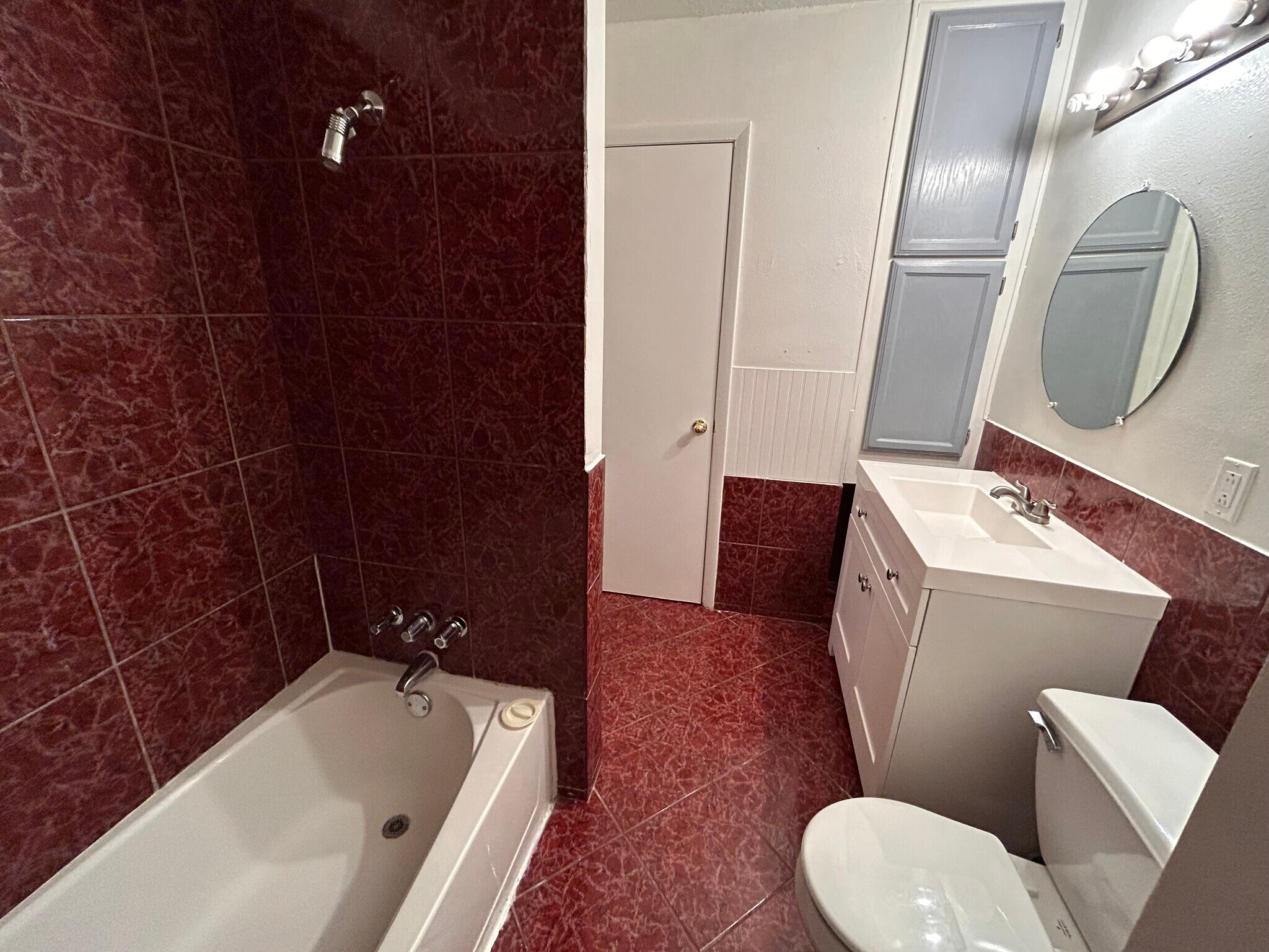 Bathroom - 4023 Springmeadows St