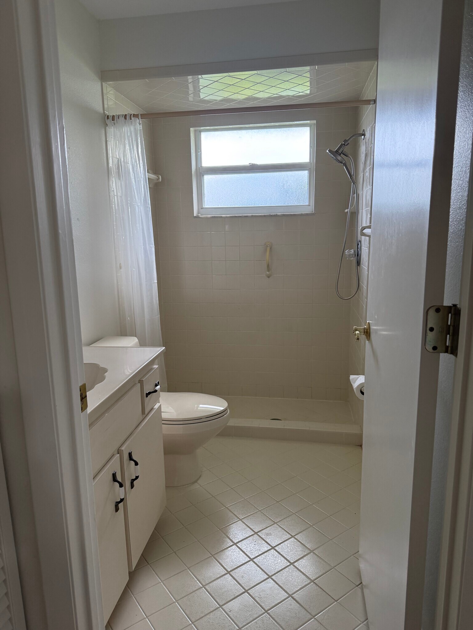 Building Photo - 2220 Jackson Heights Dr