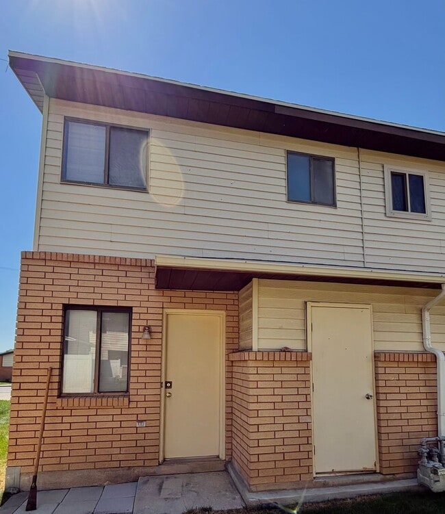 Building Photo - Updated 2 Bed / 1 Bath Home Near Ogden Canyon + $600 Move-In Credit