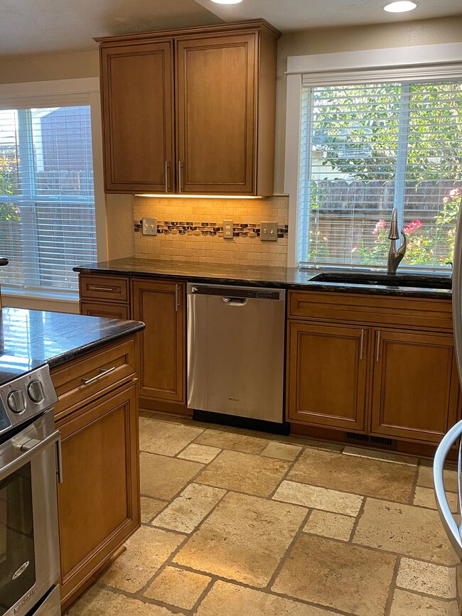 Building Photo - Prime Location - 3Bdrm / 2 Bath House - Wa...