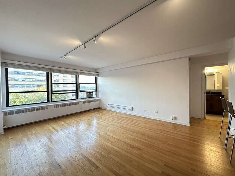 Building Photo - 4180 N Marine Dr