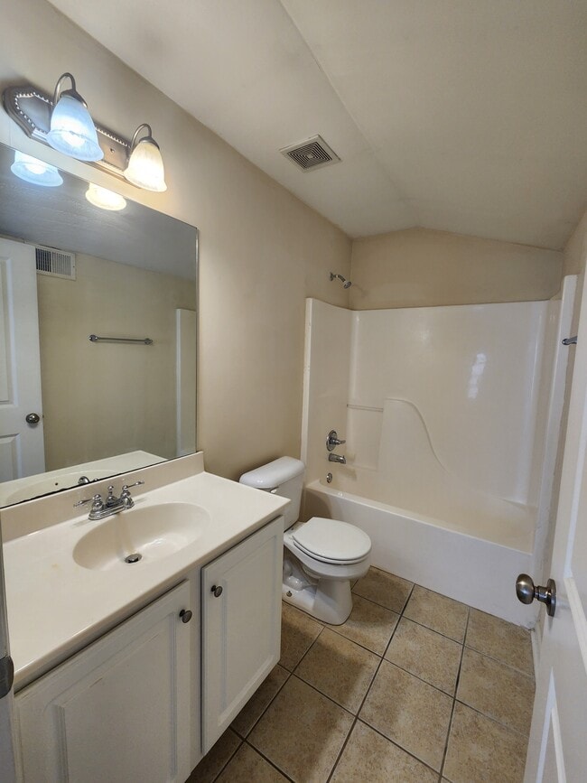 Building Photo - 115 Artisan Pl