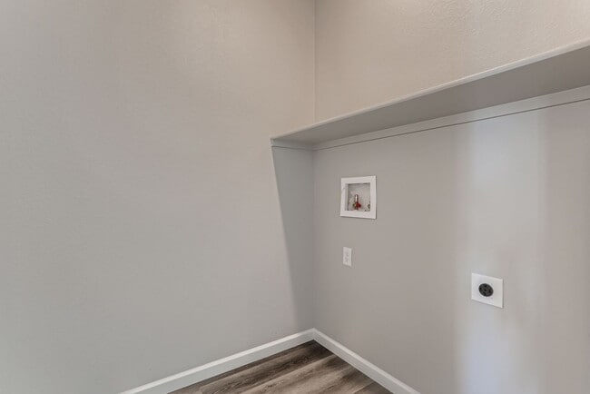 Building Photo - 5315 E 63rd Pl