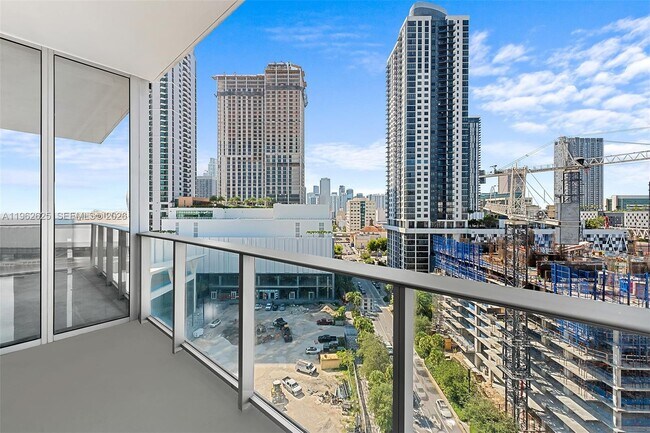 Building Photo - 851 NE 1st Ave