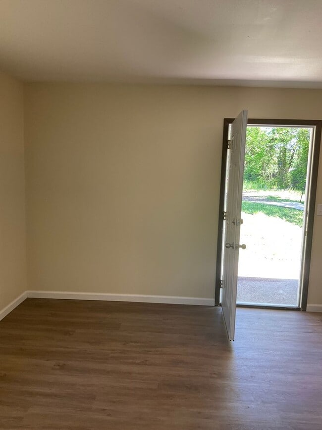 Building Photo - Deepwater Apartments