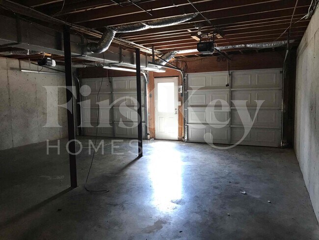 Building Photo - 924 10th St SW