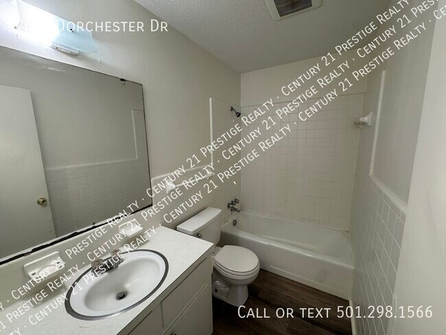 Building Photo - 2617 Dorchester Dr