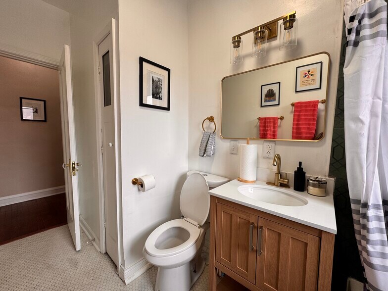 Building Photo - 2833 W 66th St