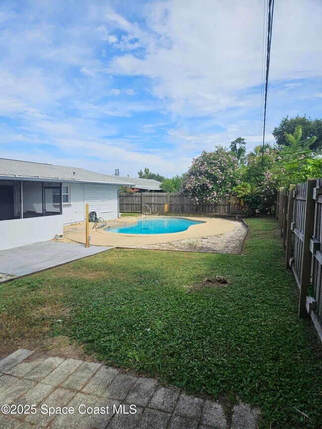 Building Photo - 955 Beechfern Ln