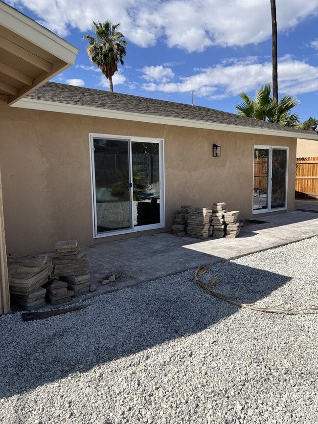 Building Photo - 3608 W Bonanza Rd