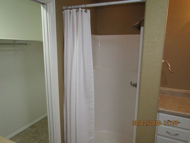Building Photo - Beautiful 3 Bedroom/2 Bath Home !! **Comin...
