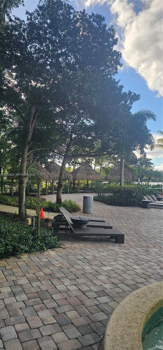 Building Photo - 2681 N Flamingo Rd