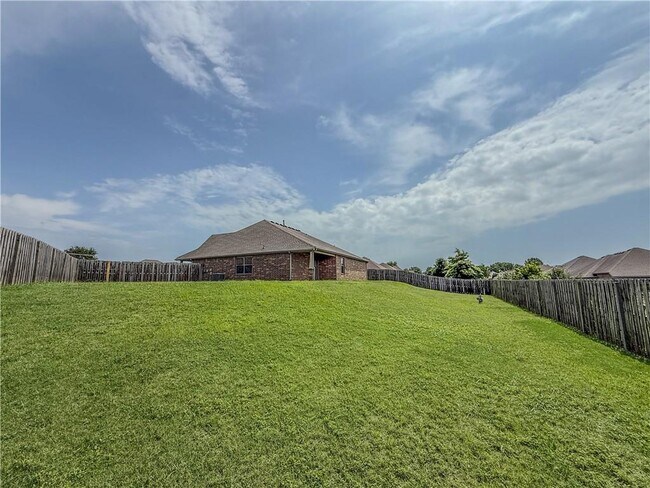 Building Photo - 4303 SW Slate Ln