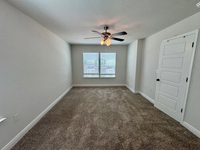 Building Photo - 272 The Prado