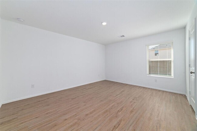 Building Photo - 27027 Vis Fld Dr