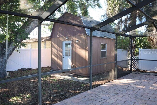 Building Photo - 6415 S Englewood Ave