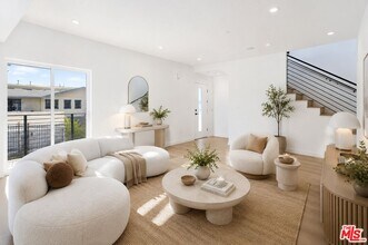 Building Photo - 2115 1/2 Beachwood Drive, Los Angeles, CA 90068 - 3 BR 3 BA house