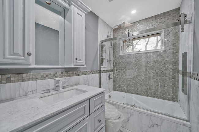 Building Photo - 257 Southlawn Ave