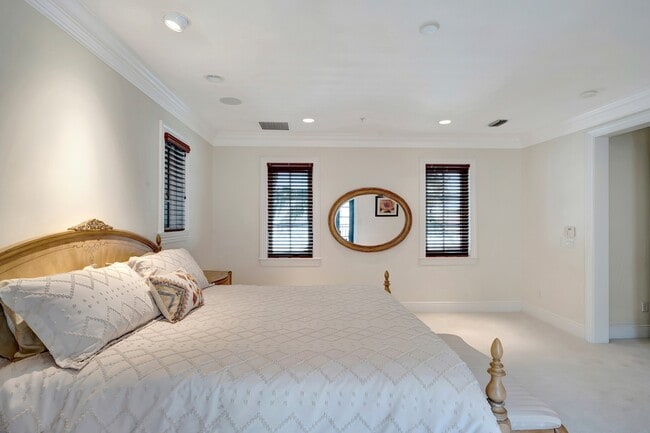 Building Photo - 1510 Ocean Dr