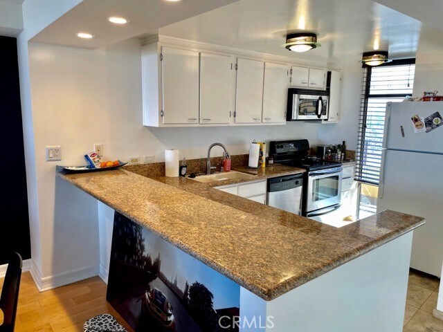Building Photo - 4265 Marina City Dr