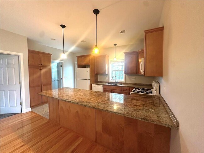 Building Photo - 31 Garfield Ave