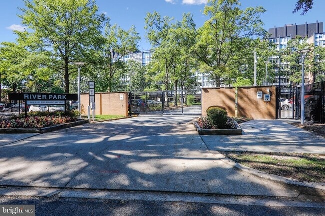 Building Photo - 1301 Delaware Ave SW