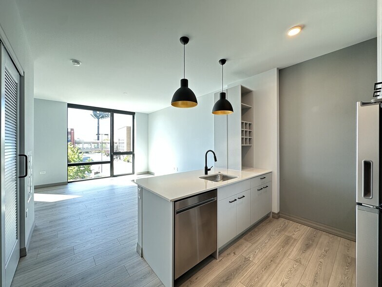 Building Photo - 2196 N Elston Ave