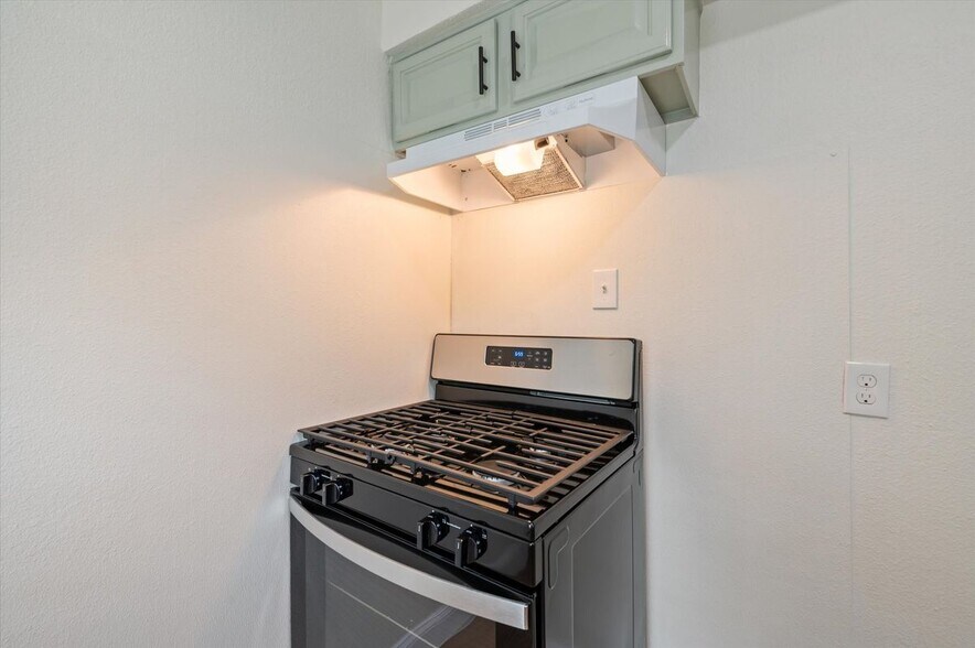 Building Photo - 208 Hosack St