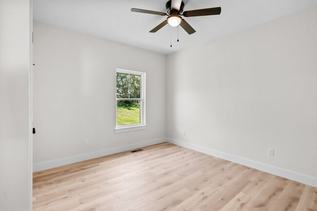 Building Photo - Luxury Rental!