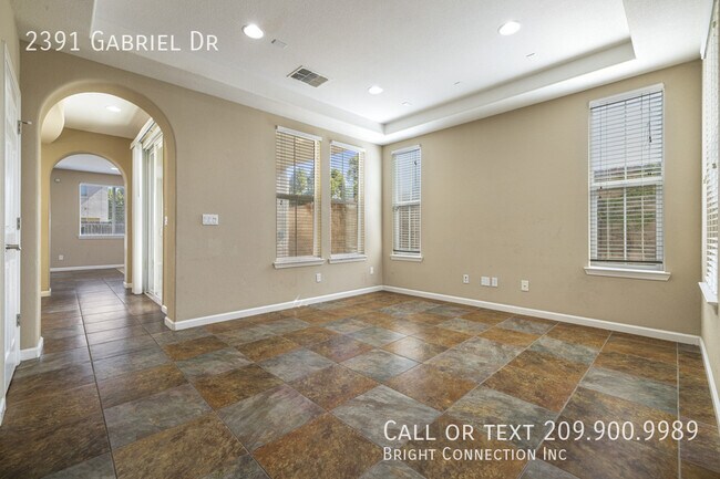 Building Photo - 2391 Gabriel Dr