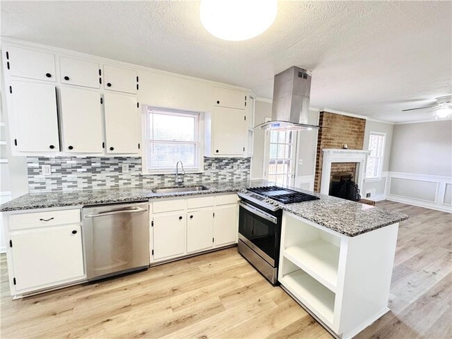 Building Photo - 399 Wayward Wind Dr SW