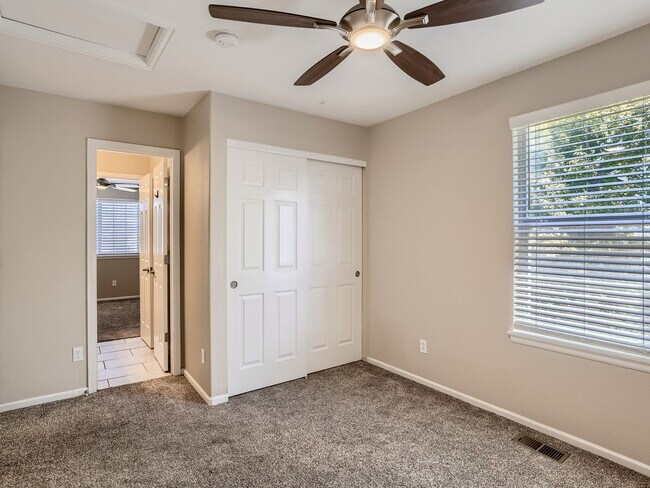 Building Photo - Evolve Real Estate: Meticulous Executive 4 Bedroom Plus Finished Basement Available August 5!
