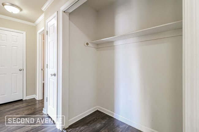 Building Photo - 203 Glenn Oak Dr
