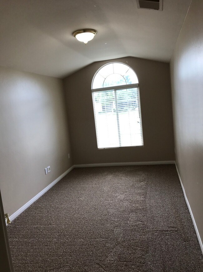 Building Photo - 8111 Ipswich Way