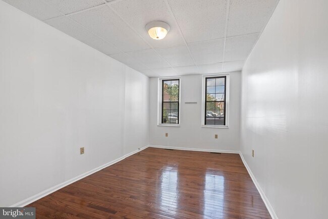 Building Photo - 626 Carpenter St