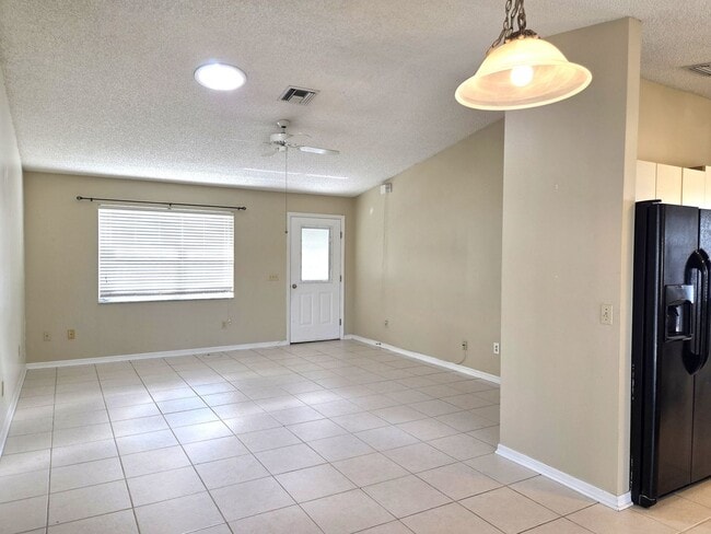 Building Photo - 739 Heathrow Ave