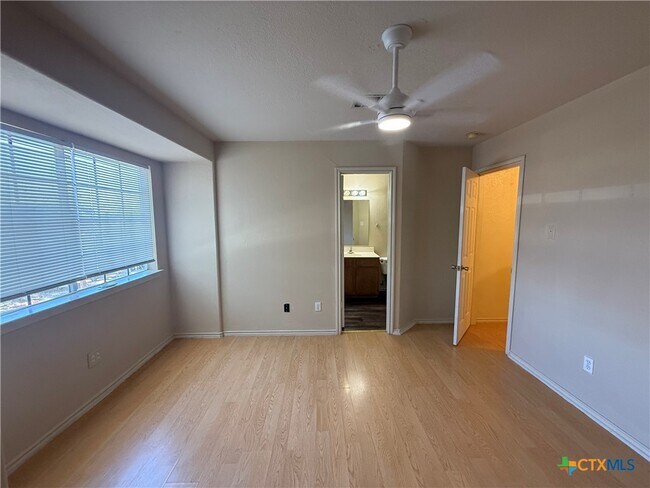 Building Photo - 851 Sagewood Trail