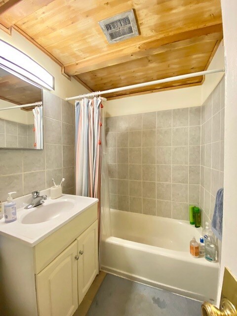 Building Photo - 170 Thorndike St