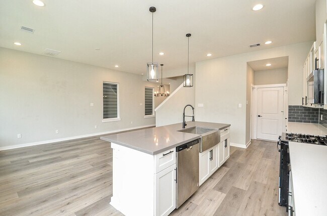 Building Photo - 6708 Parker Grv Ln