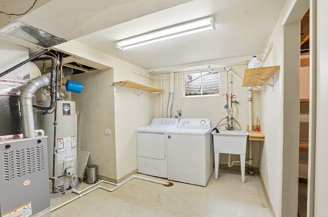 Building Photo - $2,740.95, 4 Beds - 3 Bath, Single Family Home in Denver with Washer and Dryer!