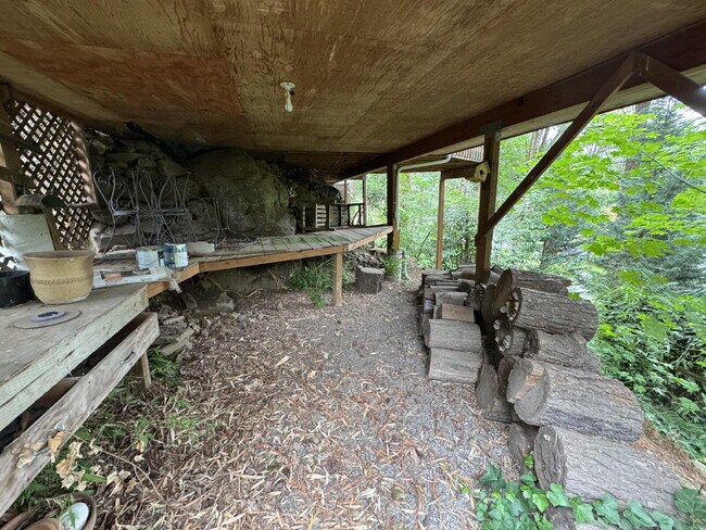 Building Photo - Spacious 2bed Plus Office, Single-level in Waverly Heights