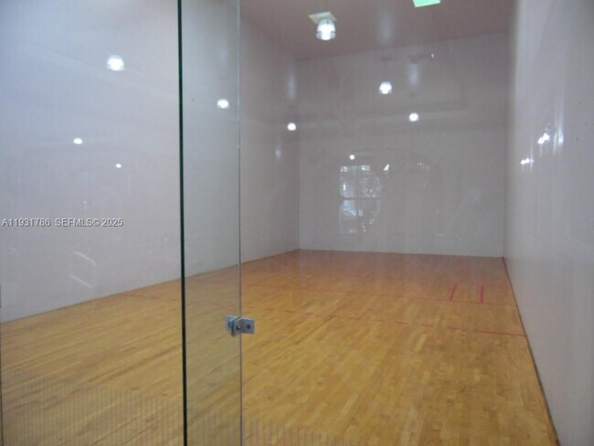 Building Photo - 8070 N Nob Hill Rd