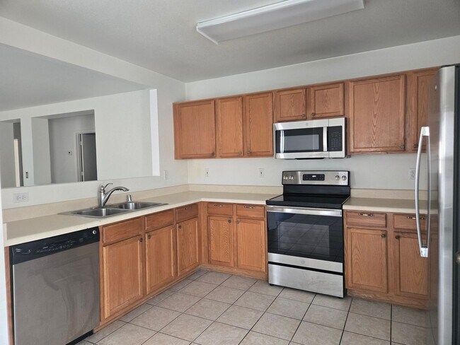 Building Photo - 3 bed, 2 bath in Surprise