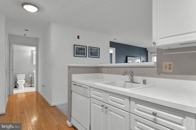 Building Photo - 5563 Seminary Rd