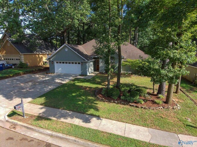 Building Photo - 205 Jarrett Ln