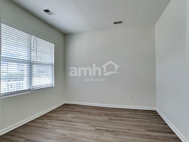 Building Photo - 136 Weeping Cypress Dr